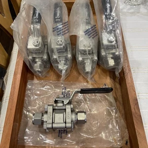 SWAGELOK STAINLESS STEEL BALL VALVE SS-63TS8-SC11, 1/2” OD Connections - Picture 1 of 5