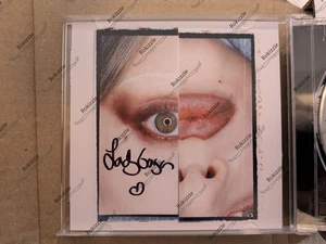 CD Mayhem firmado por LADY GAGA BONITO AUTÓGRAFO CORAZÓN EN MANO - Imagen 1 de 4