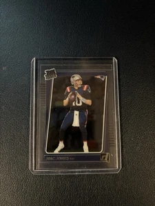 2021 Clearly Donruss Fútbol Mac Jones Clasificado Novato #55 Patriots En Manga - Imagen 1 de 2