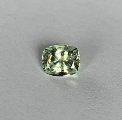 Venta de garaje Andy's Gem - 1,05 quilates corte cojín berilo verde claro hermoso Foto 1 de 4