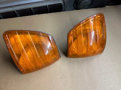 Par de luces de estacionamiento marcadoras laterales de esquina delantera para chasis MERCEDES W116 72-80 Foto 1 de 4