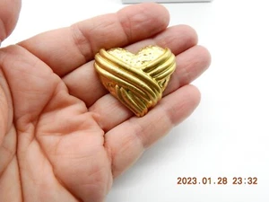 Textured Matte Gold Tone Metal Heart Brooch Vintage - Picture 1 of 5