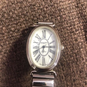 Orologio Donna Costante Forma Ovale Quadrante Madreperla Perfettamente Funzionante - Foto 1 di 8