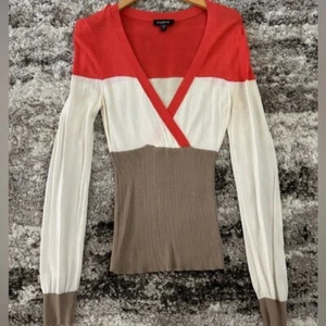 Stylish RARE BeBe Colorblock V-Neck Sweater Top - Size Small - Picture 1 of 6