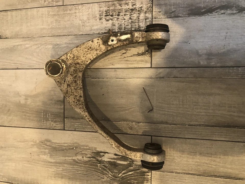 Chevrolet Suburban 2015-2018 brazo de control delantero superior lado del pasajero OEM Foto 1 de 4