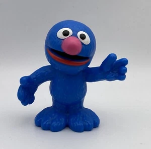 GROVER Blue Muppet Sesame Street Workshop Cake Topper Hasbro PVC Figure - Imagen 1 de 2