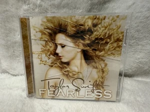 TAYLOR SWIFT FEARLESS CD BIG MACHINE RECORDS "CRACKED FRONT CASE" - Picture 1 of 5