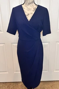 Abito ADRIANNA PAPELL scollo a V lato increspato finto avvolgente blu navy taglia 4 vendita al dettaglio $160 - Foto 1 di 20