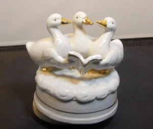 80's 3 French Hens Geese Revolving Music Box Plays The Twelve Days of Christmas - Picture 1 of 3