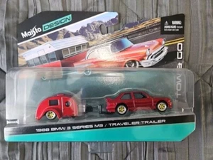 Maisto Design Tow N Go 1988 BMW 3 Series M3 Traveler Trailer - Picture 1 of 4