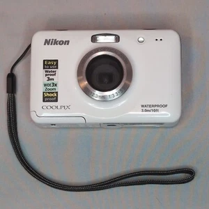 Nikon COOLPIX S30 10,1 megapixel fotocamera digitale impermeabile bianca come da leggere - Foto 1 di 5