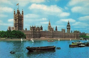 POSTCARD Houses of Parliament, London, England, UK, BIG BEN, Sail Boats - Picture 1 of 2