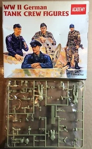 ACADEMY 1371 - WWII GERMAN TANK CREW FIGURES - 1/35 PLASTIC KIT - Bild 1 von 2