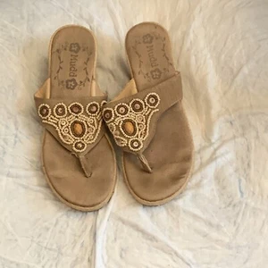 Women Mudd Sandals with Wedge Heels Size(8M)cooor Tan - Picture 1 of 5