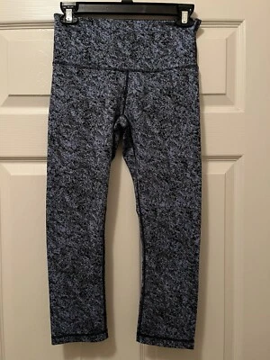 Legging capri cepillado Kirkland Signature para mujer Foto 1 de 4