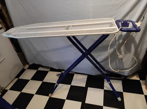 Leifheit - Bügelbrett / Bügeltisch mit Steckdose - Bild 1 von 2
