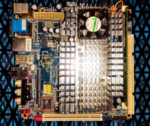 VIA EPIA EN15000G Mini-ITX Industrial Motherboard - Photo 1/9