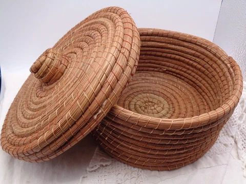 Handwoven PINE NEEDLE Coil BASKET with LID Cover