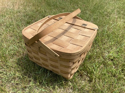 Vintage Woven shaker square pie / picnic basket w/ Handles And Woven Lid Cover