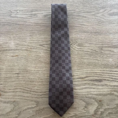 Corbata clásica marrón a cuadros de seda Louis Vuitton usada Foto 1 de 4