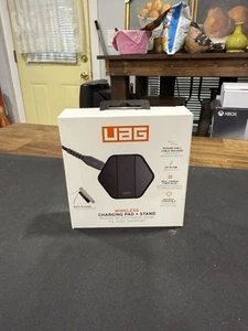 UAG Magnetic Charging Pad w/ Kickstand Compatible MagSafe 15W Black/Carbon Fiber - Picture 1 of 9