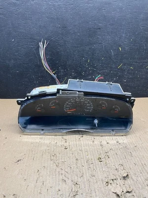 2001 - 2002 Ford Econoline E250 E350 Van Speedometer Instrument Cluster T1660 DG - Image 1 of 4