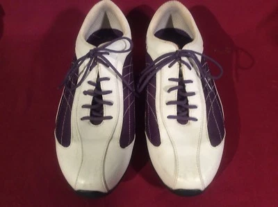 Tênis de golfe feminino Callaway couro branco/roxo com cadarço tamanho 7,5 M - Imagem 1 de 4