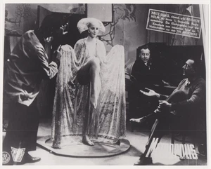 1980 Press Photo Actress Brigitte Helm and Fritz Lang in "Metropolis" in 1927 - Picture 1 of 2