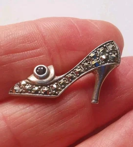 Sterling Silver Pretty Marcasite Shoe Brooch R8M - Picture 1 of 2