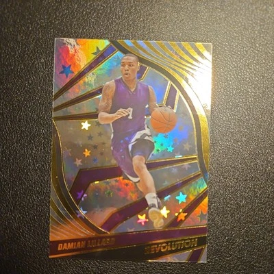 Selecciones del draft 2022 Panini Chronicles #93 Damian Lillard Revolution Astro Parallel  Foto 1 de 2