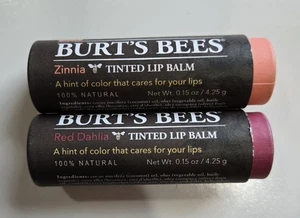 2 x BURT'S BEES * GETÖNTER LIPPENBALSAM FEUCHTIGKEITSSPENDEND * ZINNIE & RED DAHLIA * NEU BOX - Bild 1 von 1