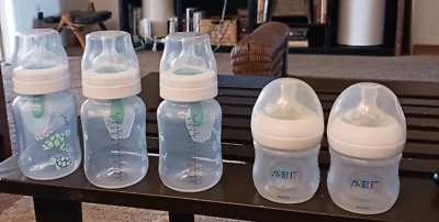 5 biberones anticólicos Five Avent nuevos tres 9 oz y dos 4 oz Foto 1 de 4