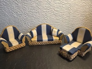 doll house furniture blue/gold fabric fleur de lies sofa/2x armchairs/stool 1.12 - Picture 1 of 4