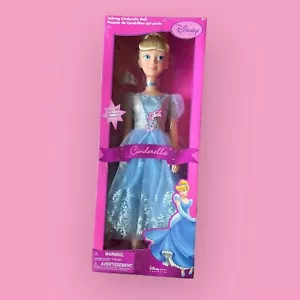 Disney Prinzessin sprechende Aschenputtel Puppe SELTEN Disney Store exklusiv, 38 Zoll - NEU - Bild 1 von 8