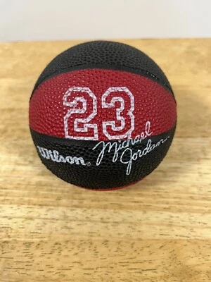 🏀 Reloj Michael Jordan de Avon 1997 en estuche de baloncesto original Wilson Foto 1 de 4