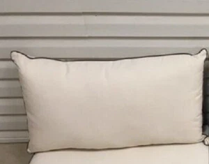 1 Frontgate Cabrillo Outdoor ERSATZ Stuhl Loveseat RÜCKENKISSEN hellbraun 32x18 - Bild 1 von 2