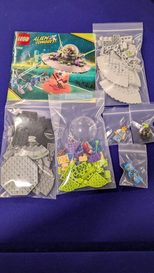 LEGO Alien Conquest: UFO Abduction (7052) 100% w/ Minifigures & Instructions - Image 1 of 2