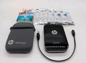 HP Sprocket 100 stampante fotografica portatile nera 2"x3" con 80 fogli di carta fotografica - Foto 1 di 8