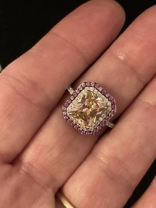 Bella Luce Lab Created rosa Saphir/weißer Diamant Stimulanzien Rhodium SS Ring  - Bild 1 von 6