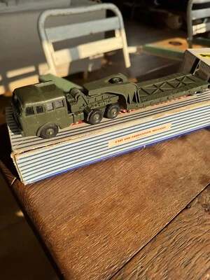 DINKY SUPERTOYS TRACTEUR BERLIET AVEC SEMI REMORQUE PORTE-CHAR REF 890 FRANCE - Photo 1/4