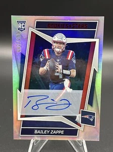 2022 Panini Rookies & Stars Rookie Auto Bailey Zappe RC /299 📈🔥 #121 Patriots - Picture 1 of 3