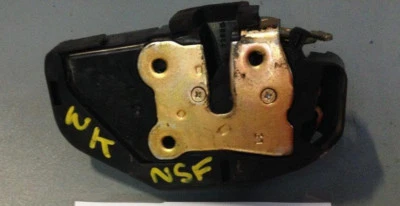 JEEP GRAND CHEROKEE WK trava de porta nsf lado esquerdo do passageiro dianteiro - Imagem 1 de 4