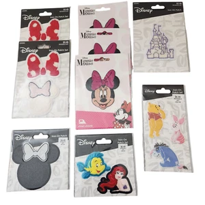 Toppe Iron-On Personaggi Disney Minnie Ariel Pooh Eeyore Piglet Flounder NUOVE - Foto 1 di 8