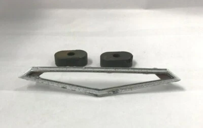 1970-71 PONTIAC GTO SIDE MARKER LIGHT BEZEL - GM PART #9796298 Foto 1 de 3