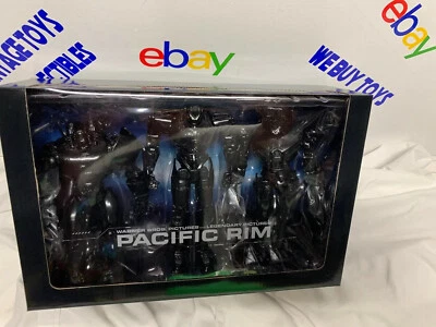 SDCC 2014 Neca Exclusive Pacific Rim "End Credits" Jaeger 3 Pack - Image 1 of 4