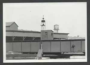 Chicago IL: foto vintage in bianco e nero THE HUCH LEATHER CO. TANNERY zona Goose Island - Foto 1 di 2
