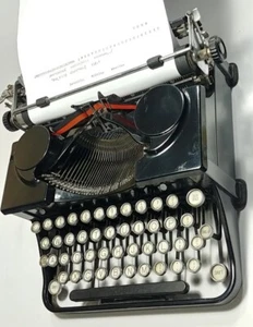 Antique ROYAL Typewriter Black Portable "WORKS" - Picture 1 of 13