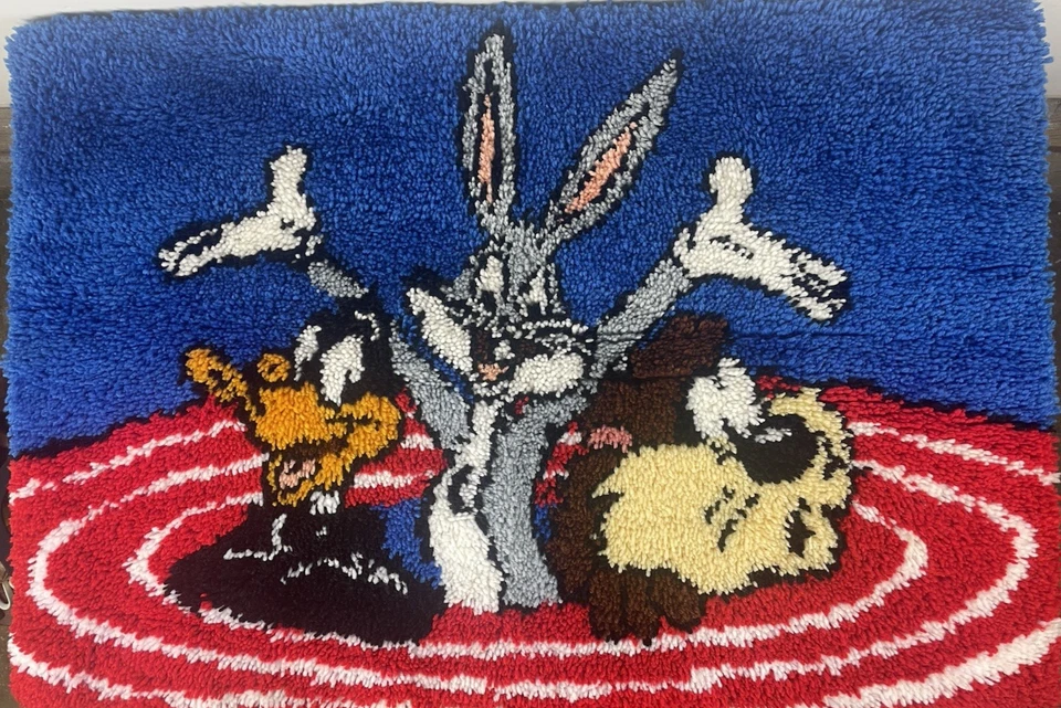 Винтажный крючок защелки Looney Tunes жуки Taz Daffy 44 дюйма x 30 дюймов настенное искусство завершено/подложка - Изображение 1 из 4