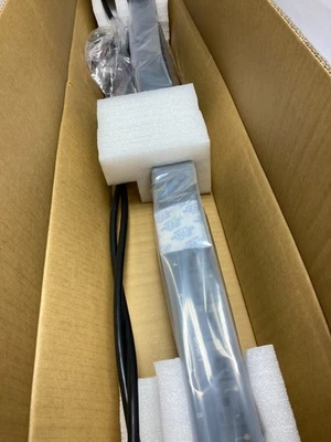 Interfaz Tripp Lite PDU conmutada medida 120V 20A 24 5-15R / 20R L5-20P LX 0URM Foto 1 de 4