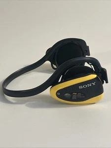 Cuffie vintage Sony Sports Walkman Mega Bass Radio FM/AM SRF-H5 COMPLETAMENTE TESTATE - Foto 1 di 16